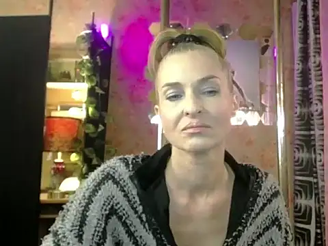 Snapshot of Soniakiss chatting on 05.17.26 Soniakiss online show from 05.17.26