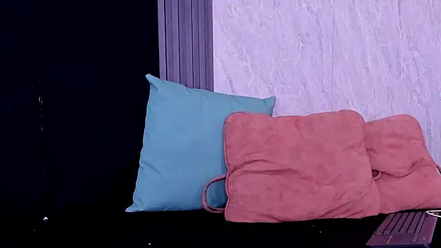 scarlett jhon online show from 12.17.25