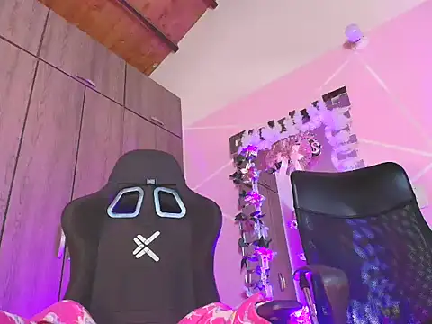 Doll Dollys  online show from 12.20.25