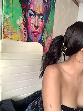 MiaScott Pink online show from 12.05.25