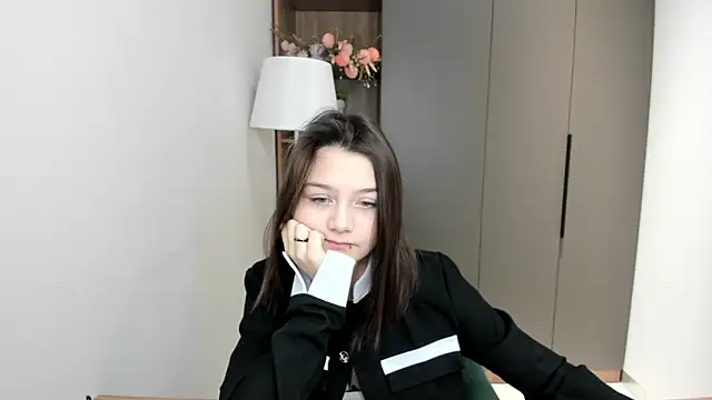 Snapshot of TabethaCaverly chatting on 12.03.25 TabethaCaverly online show from 12.03.25