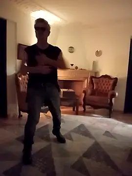 Snapshot of CasalGarcia69 chatting on 11.29.25 CasalGarcia69 online show from 11.29.25