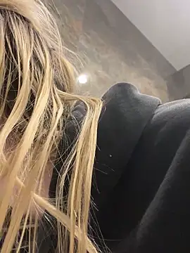 Snapshot of d0uble_trouble chatting on 02.04.26 d0uble trouble online show from 02.04.26