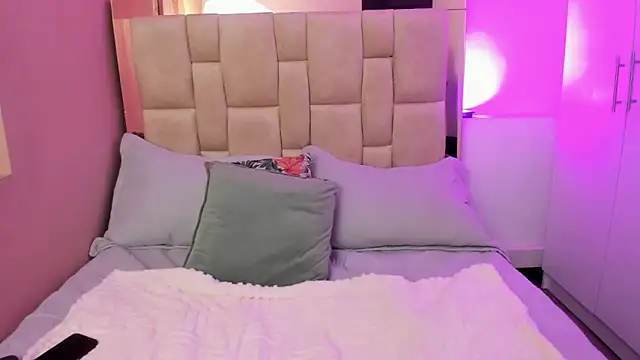 Nana  S online show from 12.14.25