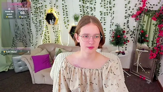 Mia Mooore online show from 12.18.25