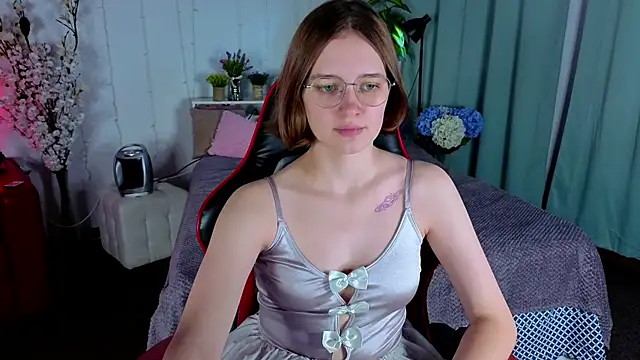 Mia Mooore online show from 01.17.26