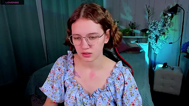 Mia Mooore online show from 02.26.26