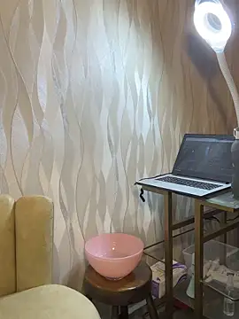 SofhiaTaylor online show from 12.20.25