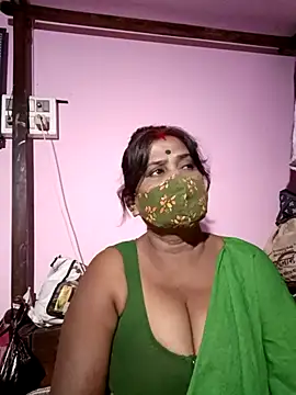 Snapshot of me-pari-hu chatting on 04.08.26 me-pari-hu online show from 04.08.26
