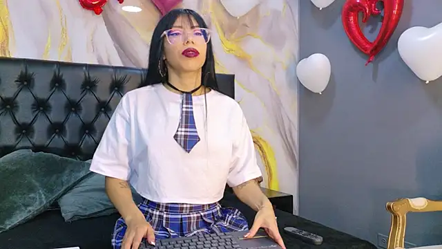 MilaDeRoux online show from 02.13.26