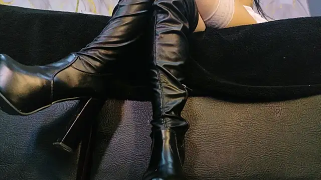 MilaDeRoux online show from 03.12.26