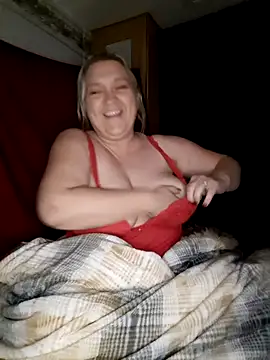 Snapshot of BustyGoddess6969 chatting on 12.21.25 BustyGoddess6969 online show from 12.21.25