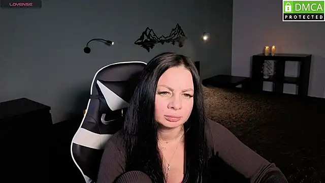 Snapshot of BettyMoon1 chatting on 11.30.25 BettyMoon1 online show from 11.30.25