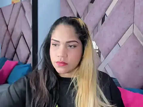 Snapshot of Faehlis__ chatting on 12.22.25 Faehlis online show from 12.22.25