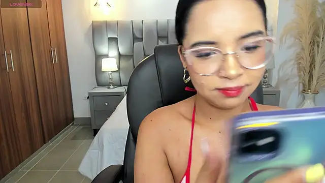 Snapshot of alana_martiins chatting on 07.10.26 alana martiins online show from 07.10.26