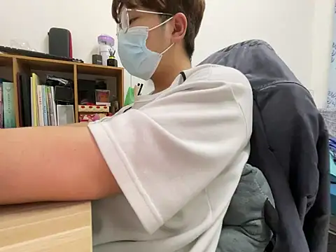 Snapshot of hiiiizzzz chatting on 02.15.26 hiiiizzzz online show from 02.15.26