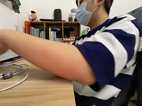 Snapshot of hiiiizzzz chatting on 02.20.26 hiiiizzzz online show from 02.20.26