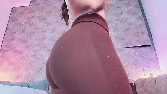 Mia Luxor online show from 04.16.26