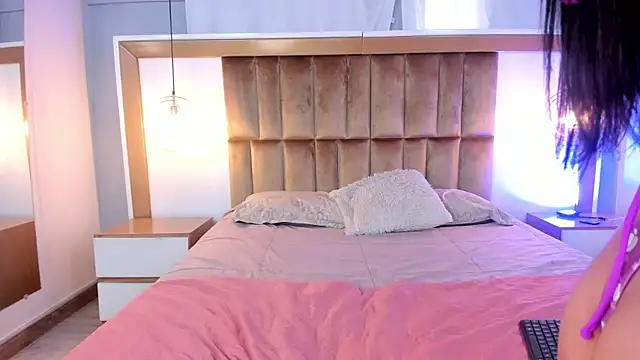 BrianaJhons19 online show from 12.16.25