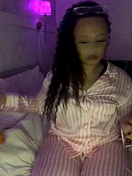 Snapshot of mayawestt chatting on 11.29.25 mayawestt online show from 11.29.25