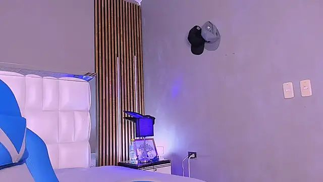 xCharlotte 20 online show from 12.03.25