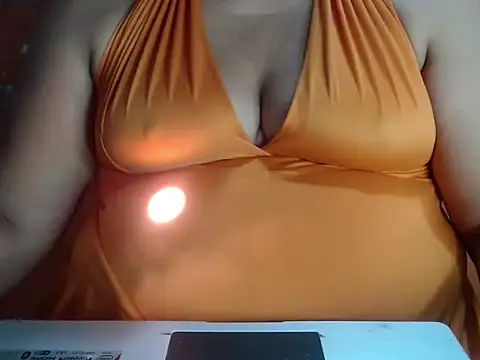 Snapshot of karolbb0 chatting on 12.21.25 karolbb0 online show from 12.21.25