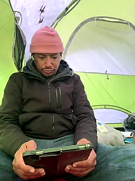 Snapshot of vidak2 chatting on 12.02.25 vidak2 online show from 12.02.25