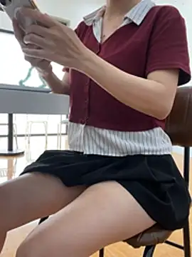 Snapshot of Aiko-Office chatting on 04.22.26 Aiko-Office online show from 04.22.26