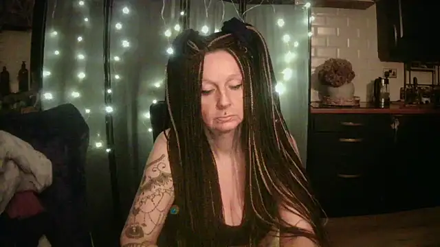 Snapshot of pixxiexo chatting on 02.18.26 pixxiexo online show from 02.18.26