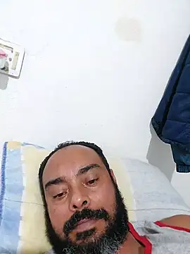 Snapshot of avatazo chatting on 12.03.25 avatazo online show from 12.03.25