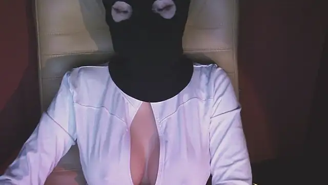 Snapshot of whatawoman chatting on 12.01.25 whatawoman online show from 12.01.25