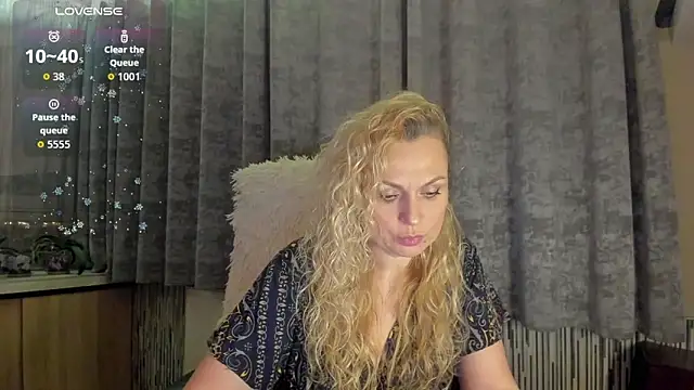 Snapshot of LanaLight_x chatting on 05.15.26 LanaLight x online show from 05.15.26