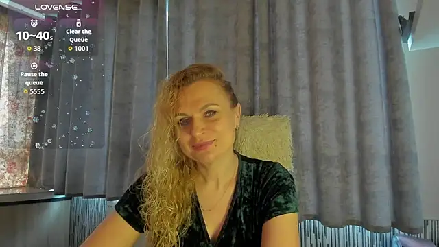 Snapshot of LanaLight_x chatting on 05.22.26 LanaLight x online show from 05.22.26