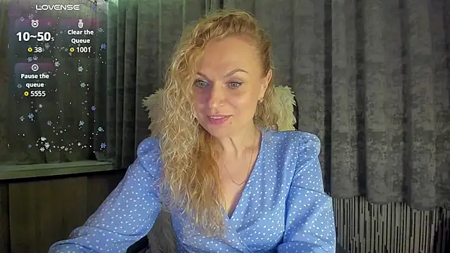 Snapshot of LanaLight_x chatting on 05.27.26 LanaLight x online show from 05.27.26