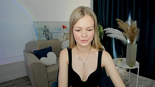 Snapshot of MidnighteAura chatting on 06.14.26 MidnighteAura online show from 06.14.26