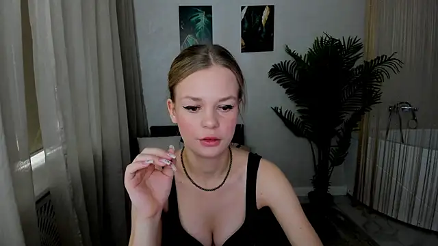 Snapshot of MidnighteAura chatting on 07.15.26 MidnighteAura online show from 07.15.26