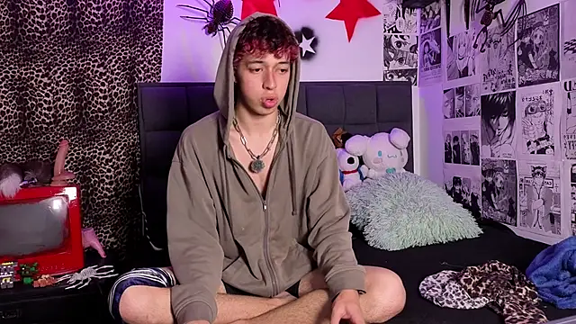 Snapshot of Otter_Starr chatting on 12.03.25 Otter Starr online show from 12.03.25