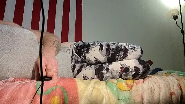 Snapshot of Olewrench35 chatting on 12.02.25 Olewrench35 online show from 12.02.25