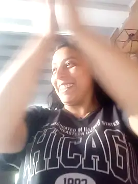 Snapshot of the-queen-of-money chatting on 12.01.25 the-queen-of-money online show from 12.01.25