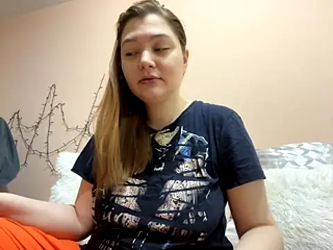 Snapshot of Ungoliant_Kiss chatting on 12.04.25 Ungoliant Kiss online show from 12.04.25