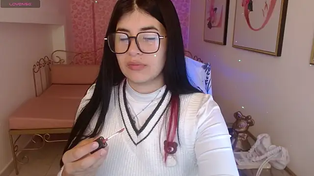 Nina harpper  online show from 03.28.26