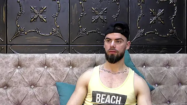 Snapshot of JeffAllann chatting on 12.01.25 JeffAllann online show from 12.01.25