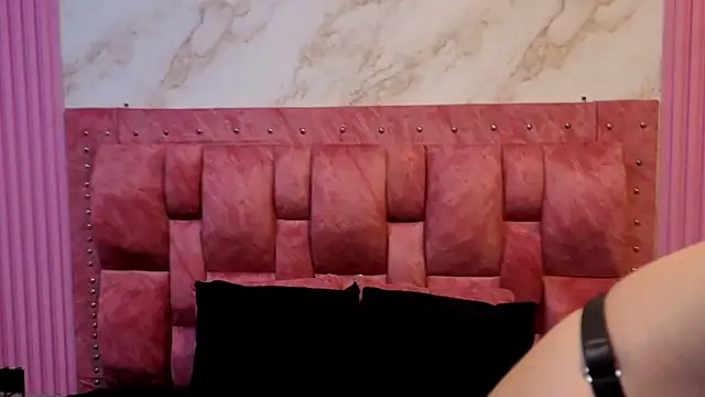 Snapshot of ValeryMorales chatting on 02.15.26 ValeryMorales online show from 02.15.26