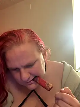 Snapshot of ivylynn420 chatting on 12.02.25 ivylynn420 online show from 12.02.25