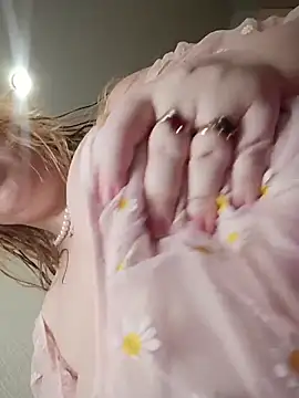 ElonaFox online show from 12.20.25