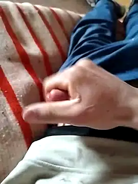 Snapshot of yacinekabiley16 chatting on 12.04.25 yacinekabiley16 online show from 12.04.25