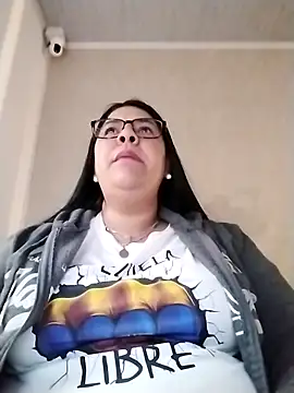 Snapshot of Carameloswing1 chatting on 02.14.26 Carameloswing1 online show from 02.14.26