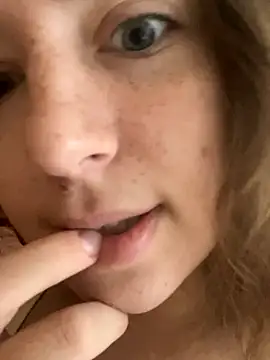 Snapshot of kate_nicepops222999 chatting on 12.04.25 kate nicepops222999 online show from 12.04.25