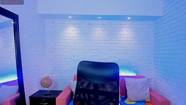 TiffanyHoustton online show from 02.25.26