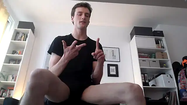 Snapshot of MindlyXXX chatting on 10.16.25 MindlyXXX online show from 10.16.25